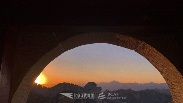 高艳津子携北京当代舞团舞动《长城》