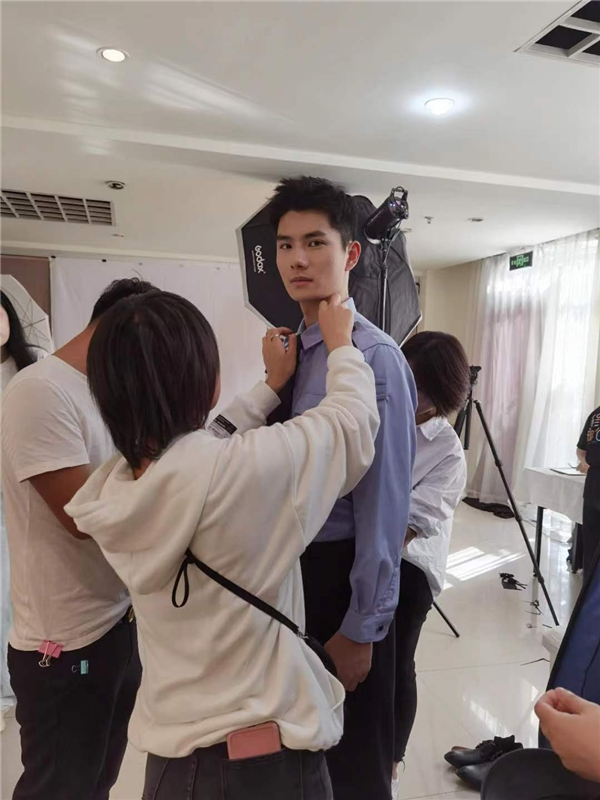 孙熹之新剧开机 为演好武力担任练体能