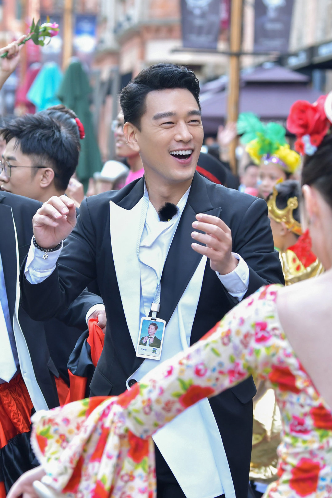 王耀庆《神奇公司在哪里》首播 “脑洞大开”助力复工复产