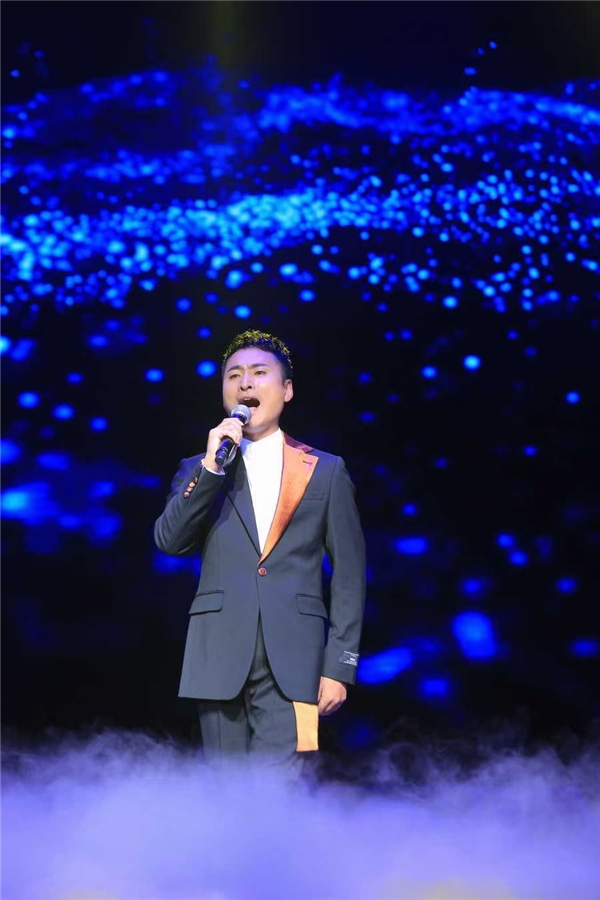 周君公益演唱会在陕歌大剧院开唱