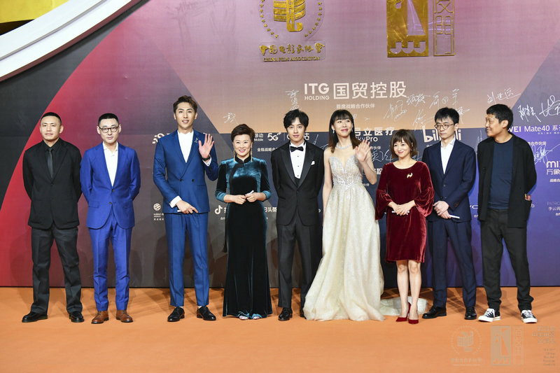 吴昱翰获金鸡男主提名 《半个喜剧》剧组重聚