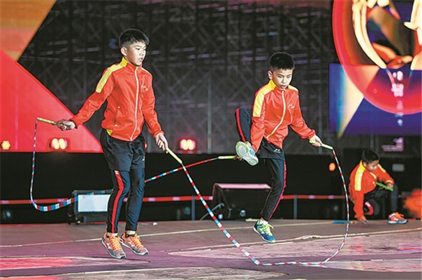 凯旋！金鸡闪耀广州塔 影人欢欣说豪情