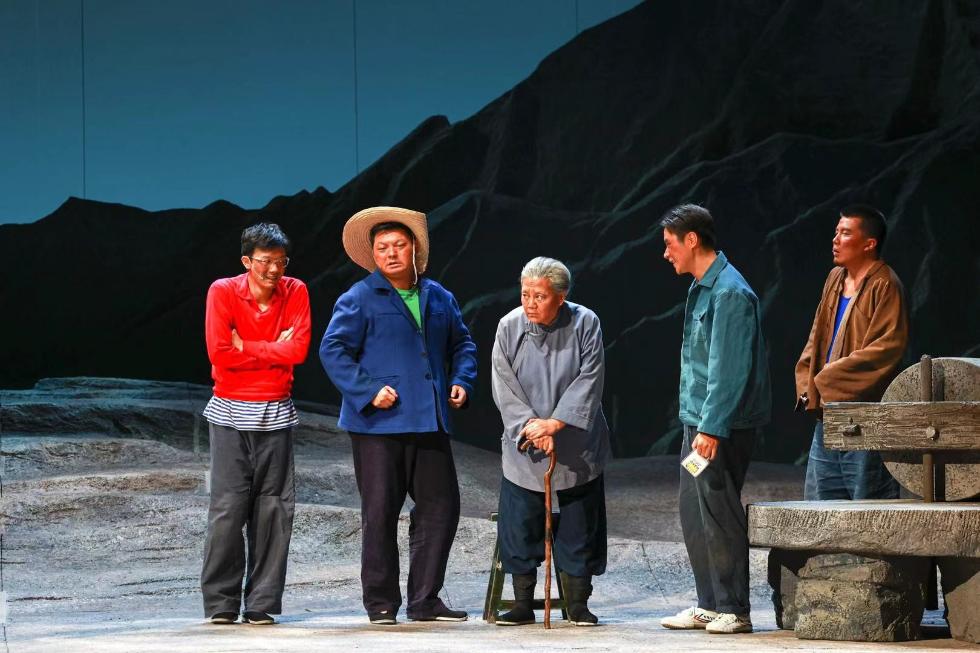 话剧《情系贺兰》：绘就闽宁镇脱贫攻坚的舞台画卷