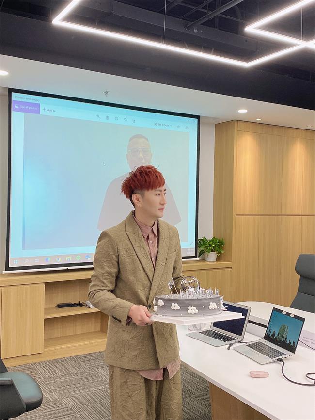 光泽携手信乐团推出全新单曲《寥寂患者》