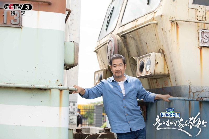 《走在回家的路上》MV暖心上线 以文艺工作者的成长见证时代发展