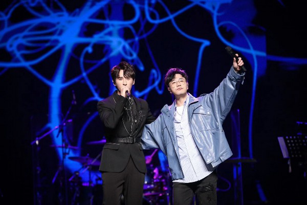 王铮亮全国巡演 张远魏晨助阵引全场大合唱