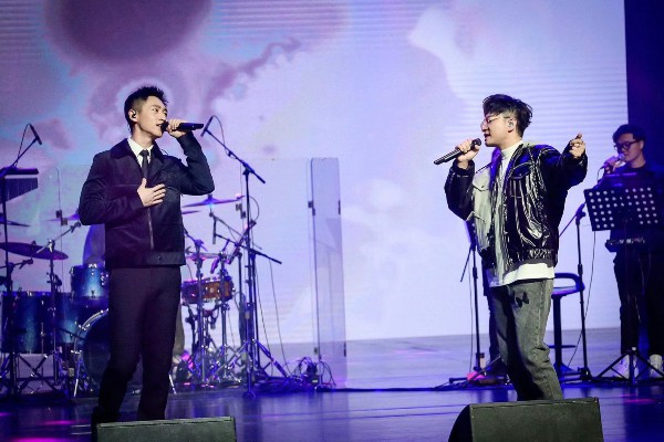 王铮亮全国巡演 张远魏晨助阵引全场大合唱