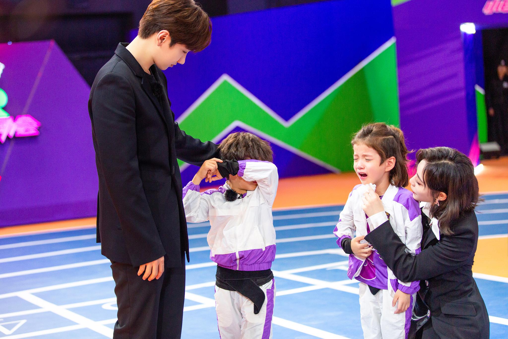 《小巨人运动会》解散式全程泪点 陈立农汪苏泷许佳琪哭成泪人