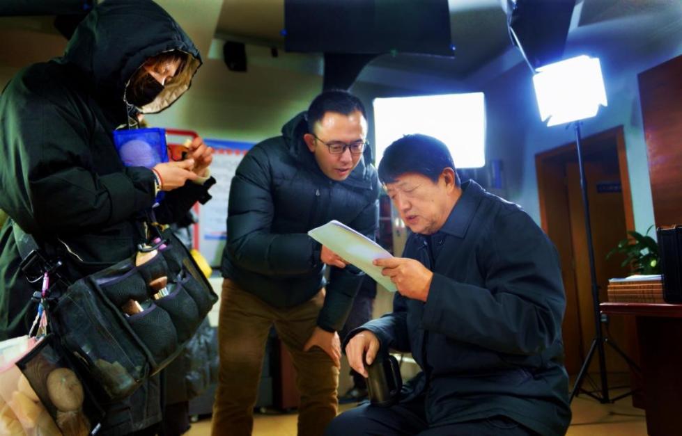 杨亚洲新剧《经山海》杀青央视《大幕开启》揭幕拍摄之旅