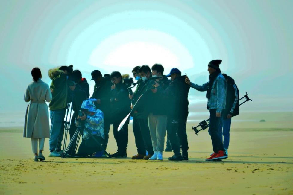 杨亚洲新剧《经山海》杀青央视《大幕开启》揭幕拍摄之旅