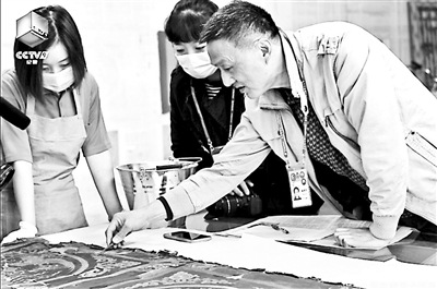 《我在故宫六百年》承袭讲述修文物的故事