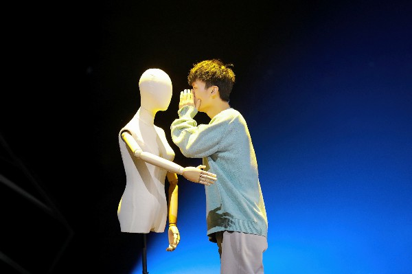 黎星晋级《舞蹈风暴》决赛 为自闭症发声哽咽落泪