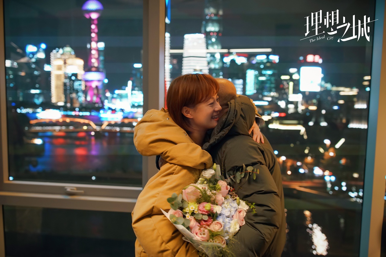 孙俪《幻想之城》杀青 难舍创作氛围称“演的很疯”