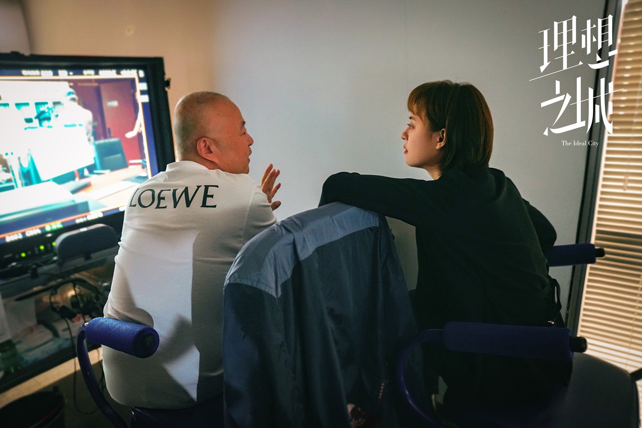 孙俪《幻想之城》杀青 难舍创作氛围称“演的很疯”