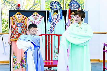 “弄堂深处寻沪影”解密戏曲文化