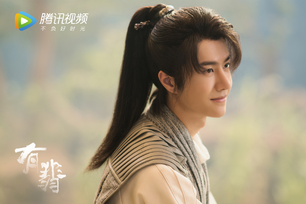 《有翡》小分队齐聚 王一博再用推云掌命悬一线