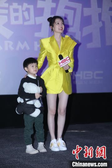 李沁赞常远敬业：为拍摄被泼数十盆“洗脚水”