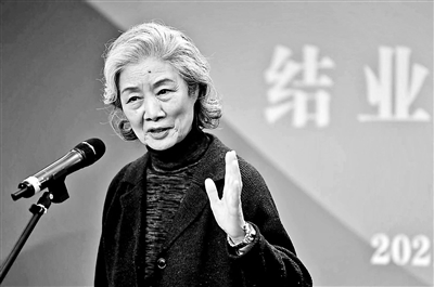 蓝天野：做演员可以玩物，但不要丧志