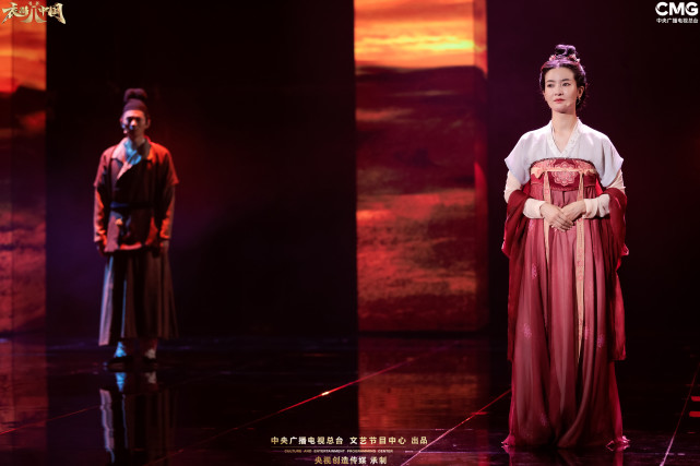 《衣尚中国》李思思古法染丝巾感悟“自然之美”