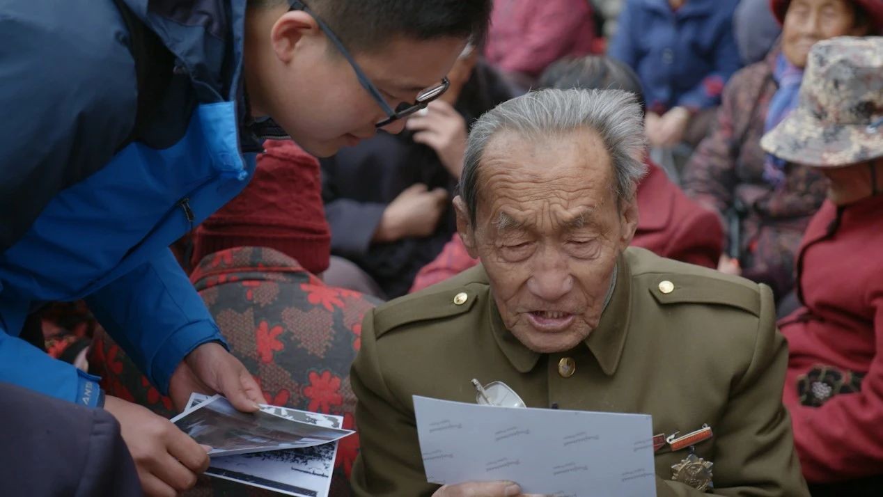 传承红色基因《八月桂花遍地开》打造记载片式的“思政课”
