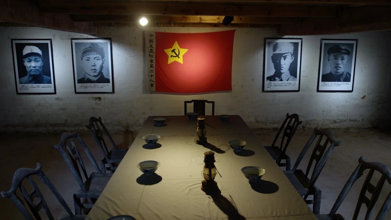 传承红色基因《八月桂花遍地开》打造记载片式的“思政课”