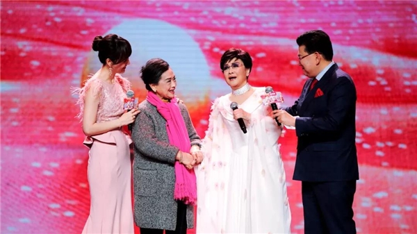 《春满东方 幸福牛年？2021东方卫视春节晚会》浓情启幕！