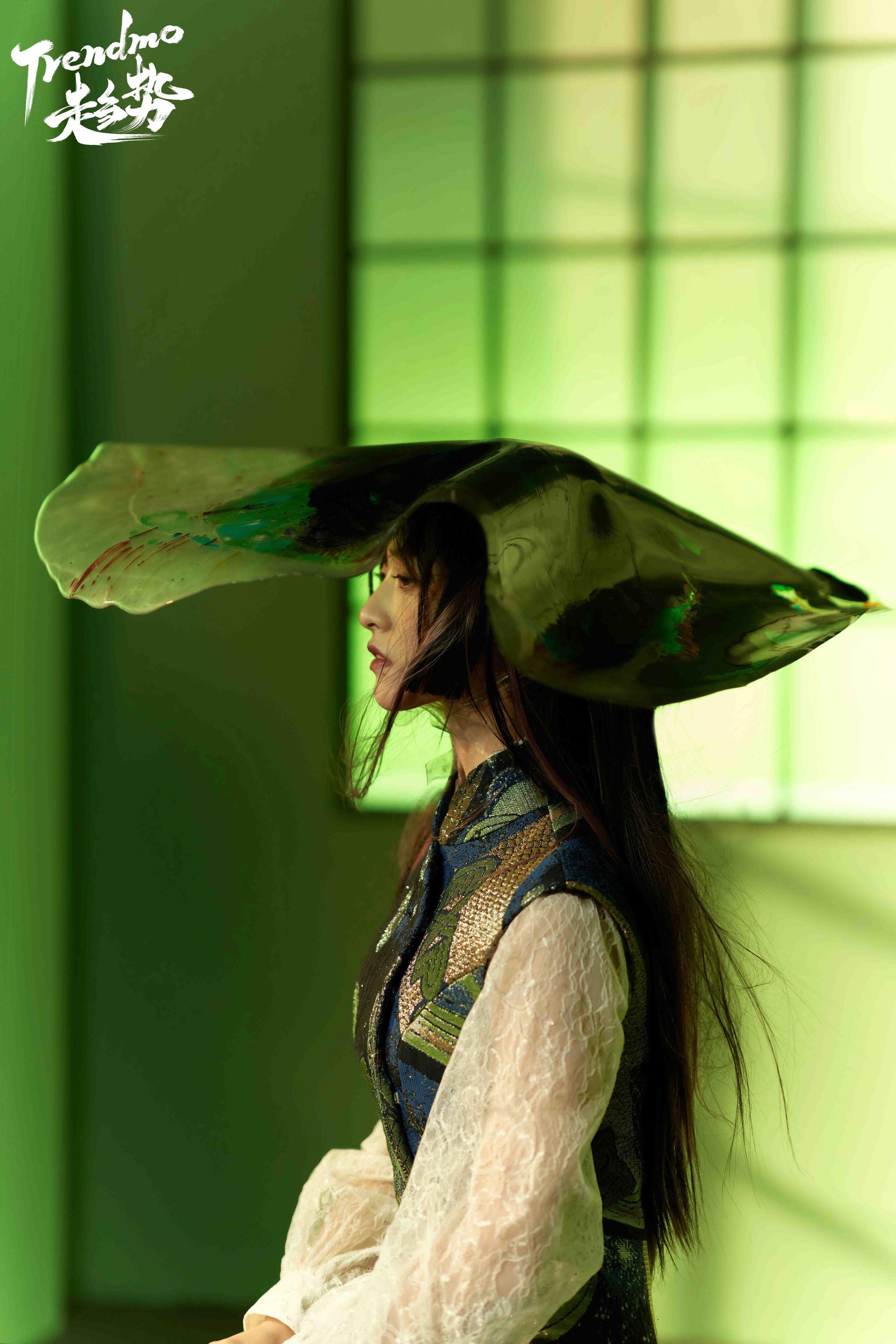 沈月最新江湖侠客大片释出 《侍神令》神乐清纯造型凸显反差感