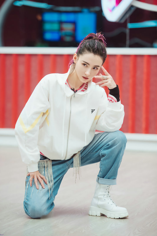 《姐姐2》一公舞台 张柏芝首唱自创RAP动情走心