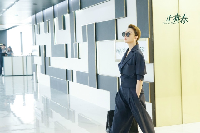 殷桃《正青春》职场危机四伏 细节演绎角色转变