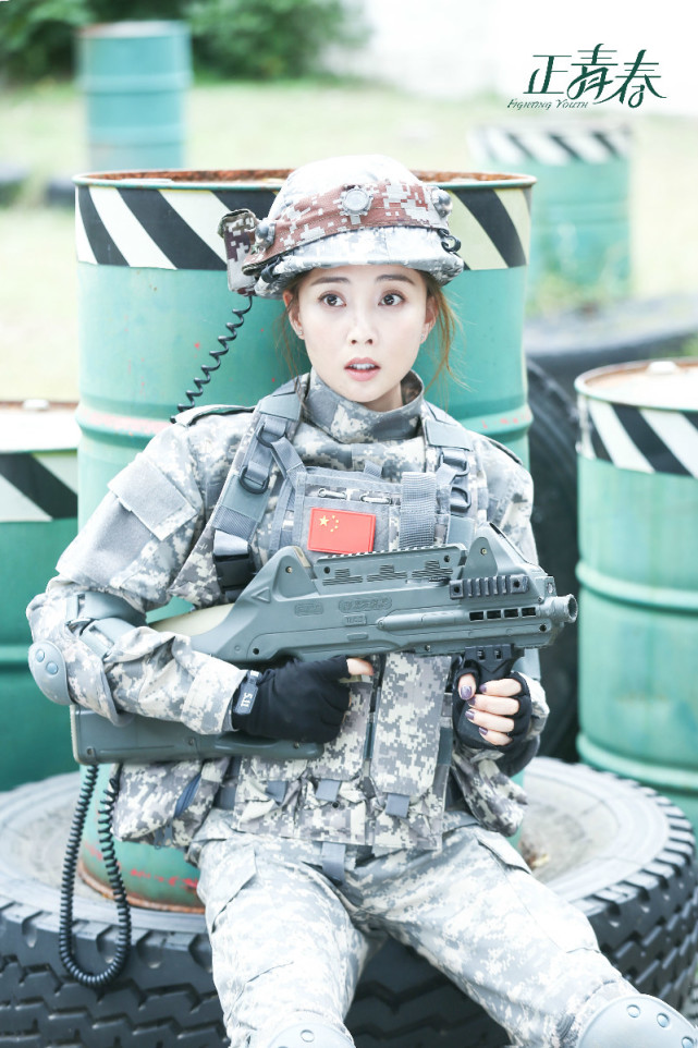 殷桃《正青春》职场危机四伏 细节演绎角色转变