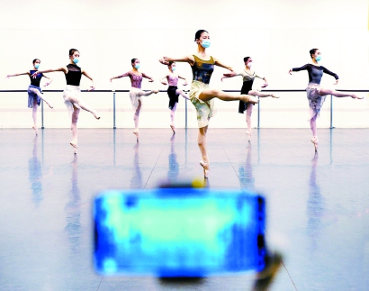 线上线下“不绝电”供给 新春舞台大餐 天天文化滋养