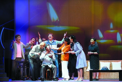 滑稽戏《悬空八只脚》聚焦“老房加梯” 笑料迭出又百感交集