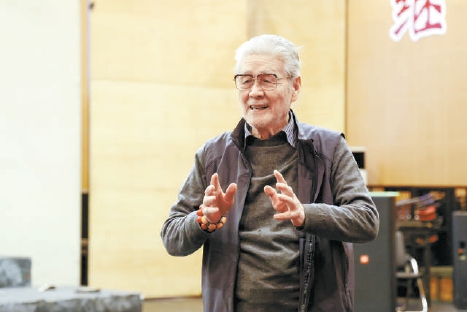 北京人艺几代演员同台操“金戈”