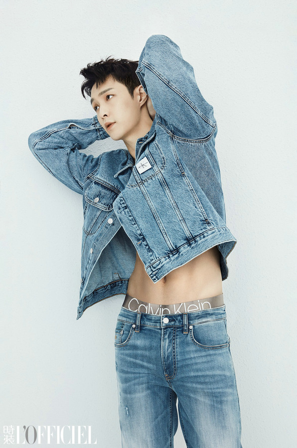 张艺兴封面大片 简大抵不乏时尚展不羁魅力