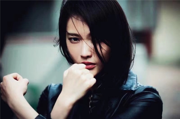 《我为兄弟狂》上线 白柳汐飒爽利落角色获好评