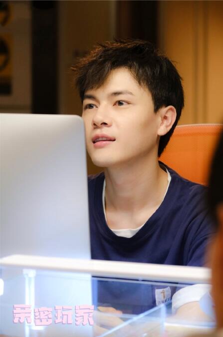 网剧《亲密玩家》上线 罗嘉孟化身“毒舌正太”