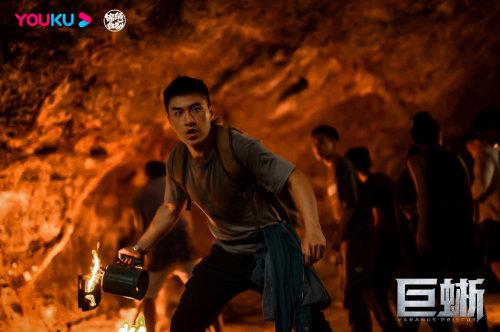 电影《巨蜥》定档4月3日 王者降临巨兽争霸