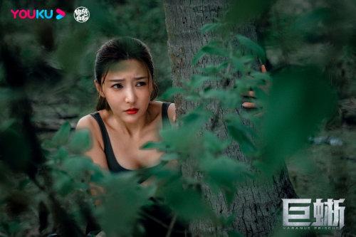 电影《巨蜥》定档4月3日 王者降临巨兽争霸