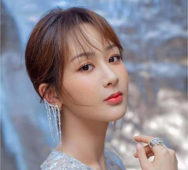 杨紫方连络欢瑞优酷发声明 确认参演《沉香如屑》