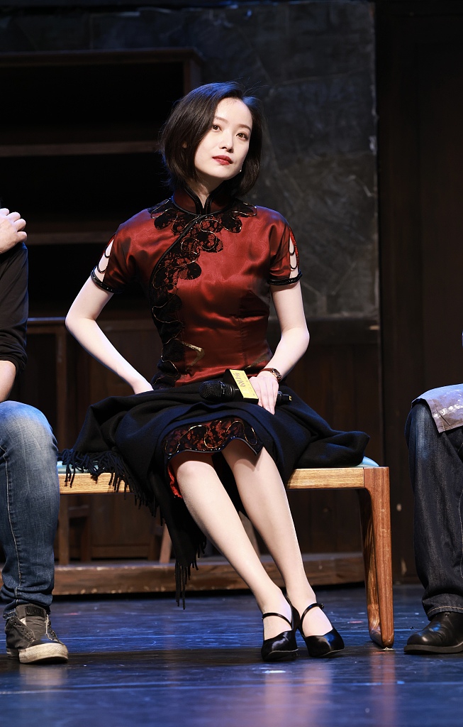 倪妮《幺幺洞捌》话剧上海首场开演