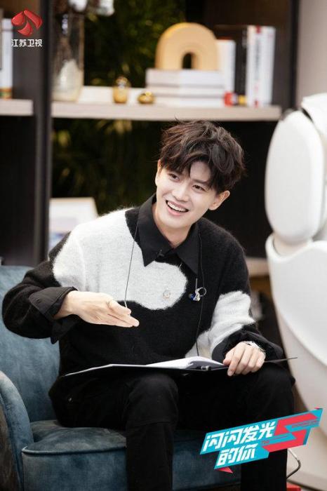 《闪闪发光的你》引热议 任嘉伦谈理财观变化