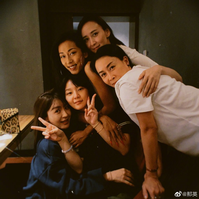 那英晒如燕组第一次聚会照片 粉丝惊喜留言：售后来啦！