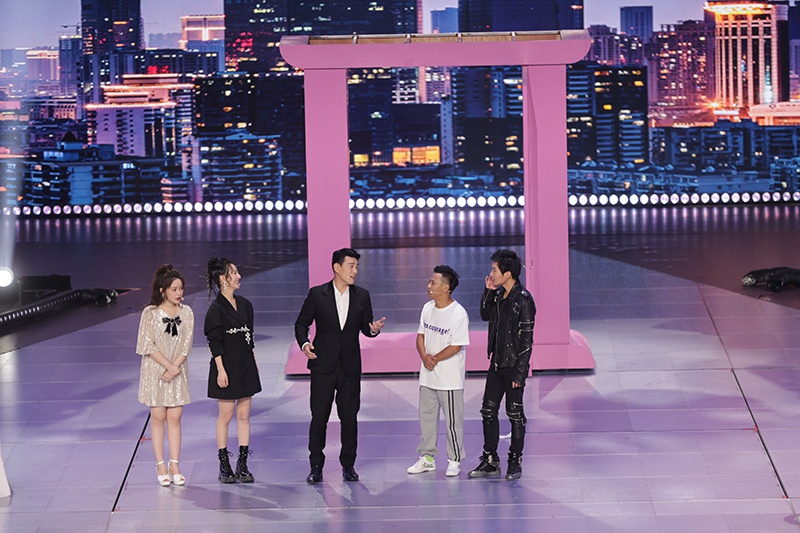 王耀庆创意改编歌曲《鬼迷心窍》 与宋小宝合作情景剧