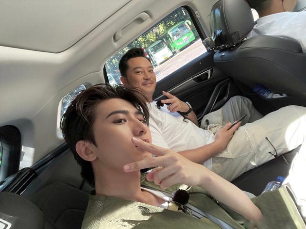 蔡徐坤沙溢自拍