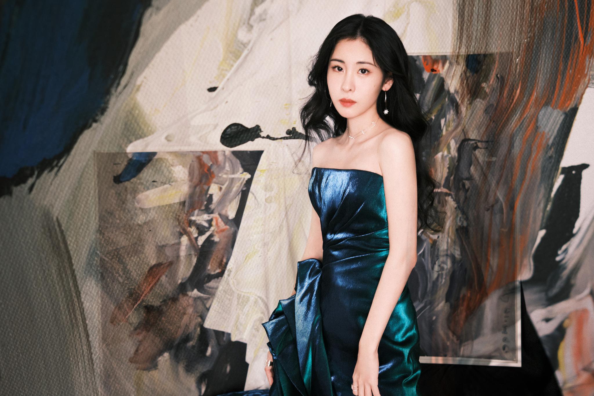 张碧晨压轴演唱《光的方向》