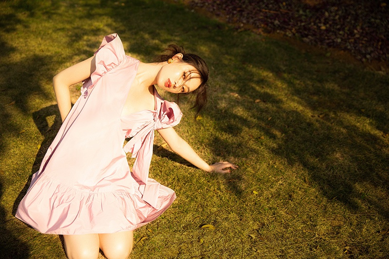 孙佳雨分享浪漫森系写真 三部待播剧引期待