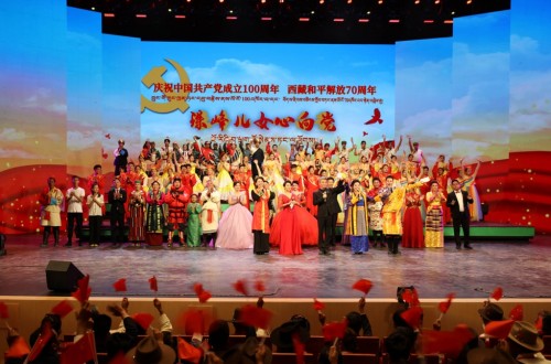 日喀则市举行《珠峰儿女心向党》主题文艺晚会