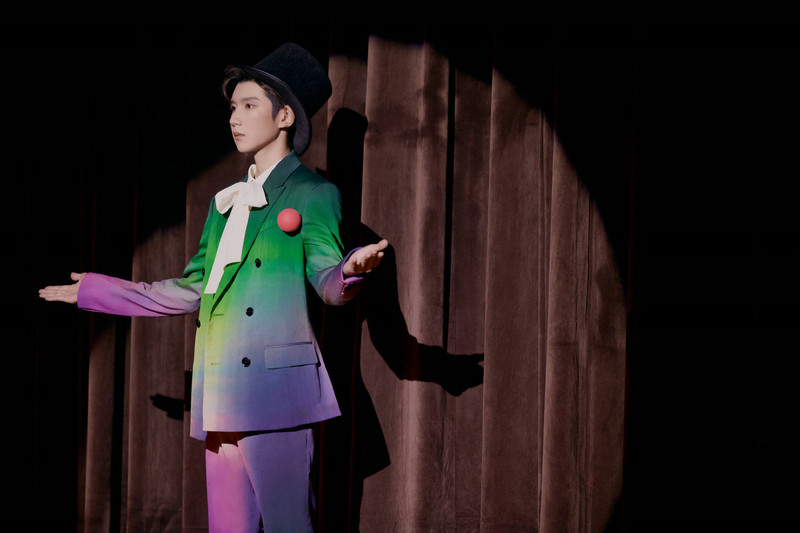 王源新专辑第二波单曲《疯人公园》等上线