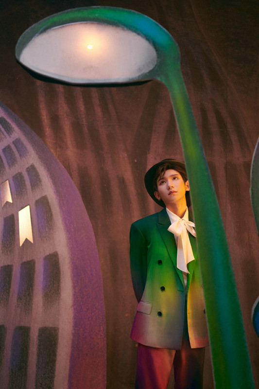 王源新专辑第二波单曲《疯人公园》等上线