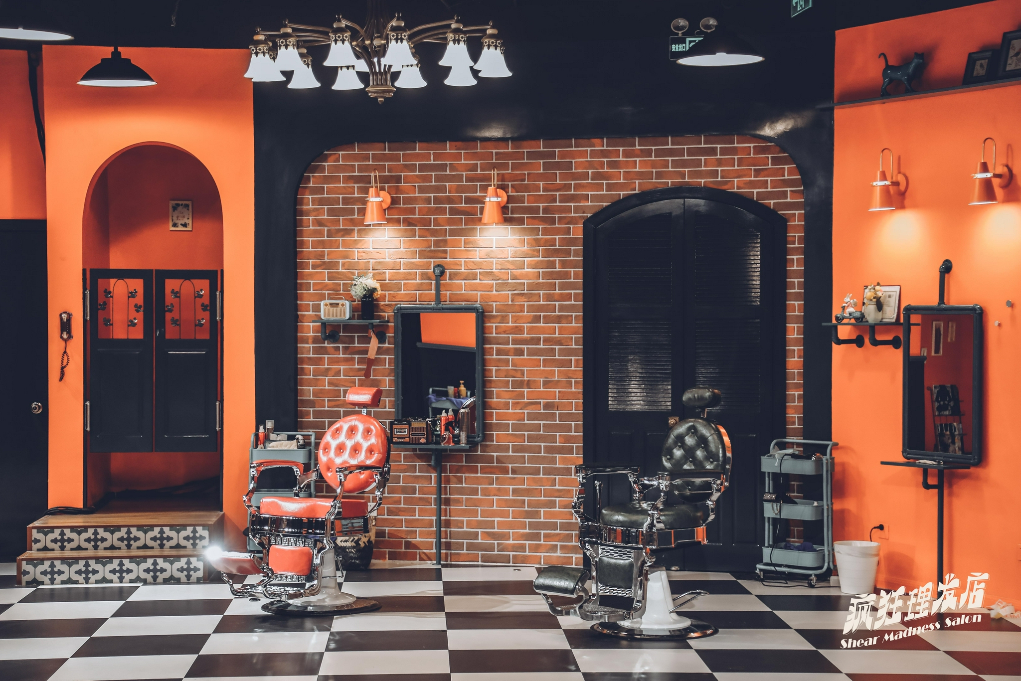 欢喜麻花《疯狂理发店》拓荒酣醉式新演艺空间